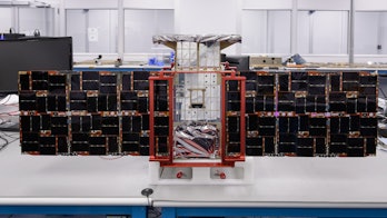El nuevo satélite lunar de la NASA explota en el espacio: esto es lo que significa para Artemis