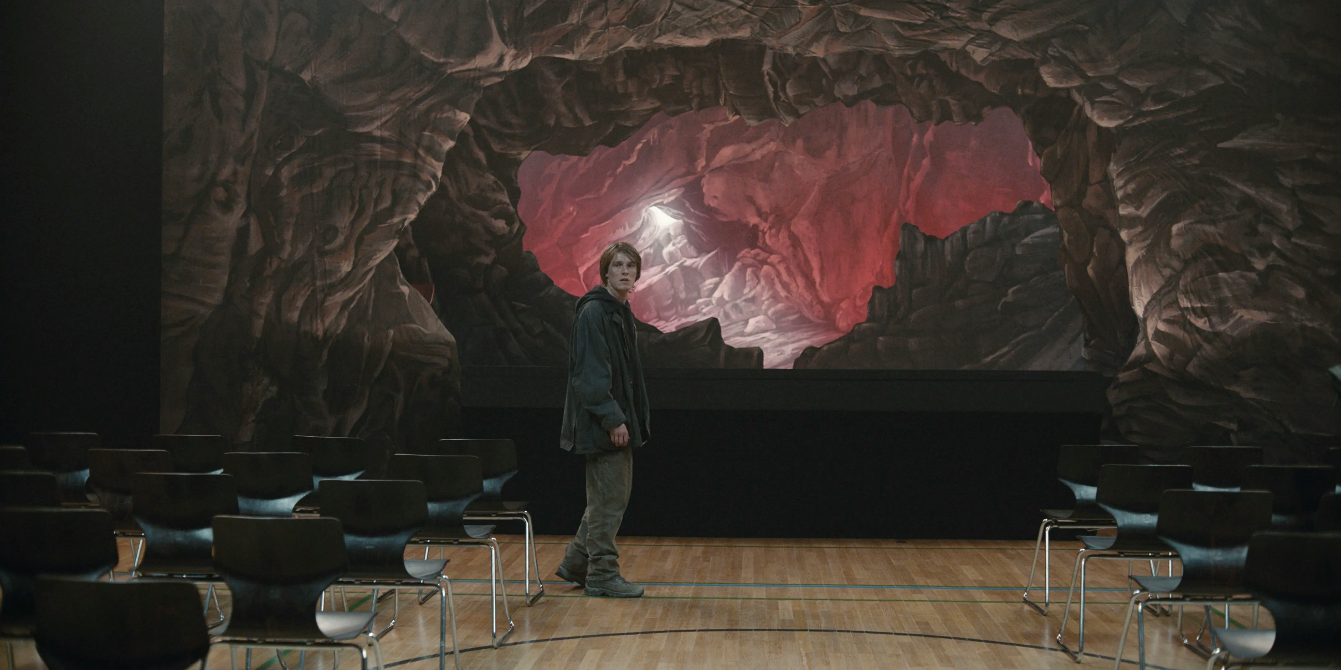 Louis Hofmann as Jonas in &lsquo;Dark&rsquo;