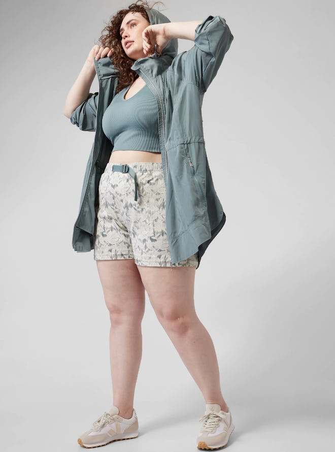 model wearing trekkie convertible hike pants