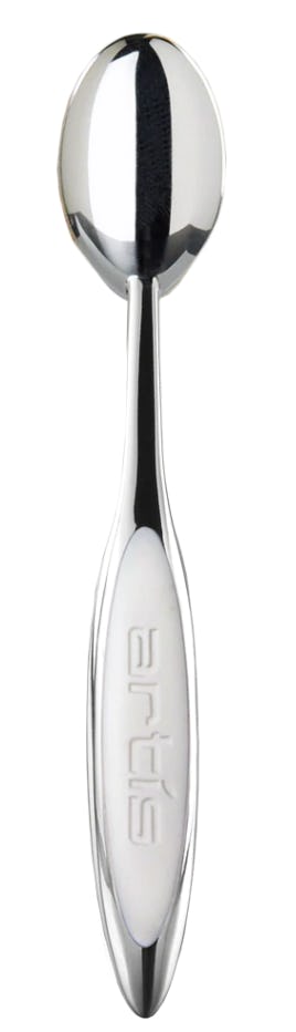 Artis' Elite Oval 7 Makeup Brush Gives Me A Streak-Free