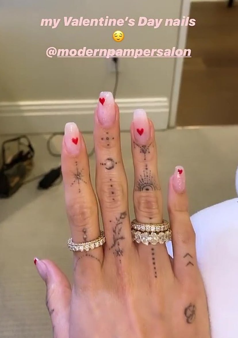 Bieber’s heart-adorned manicure.