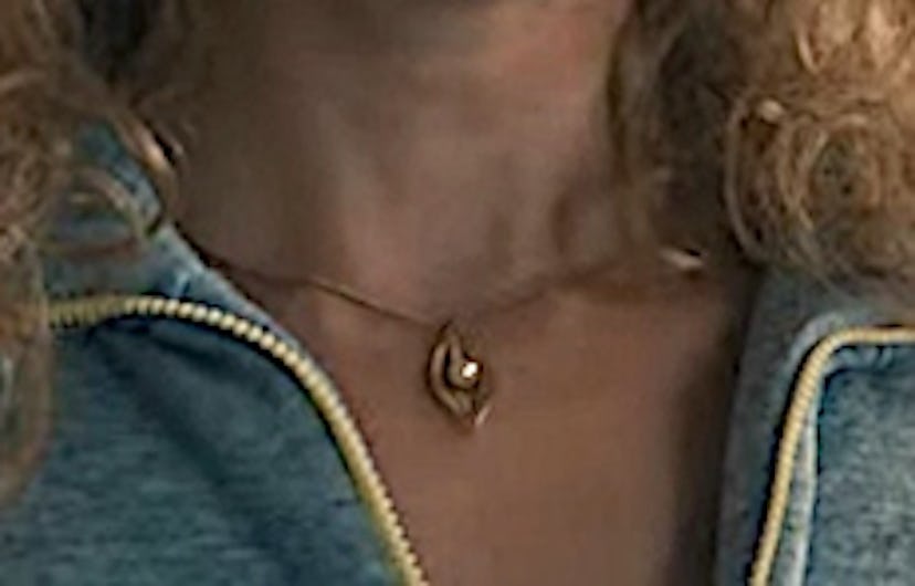 karen wheeler wearing a vagina necklace in season 4 of stranger things