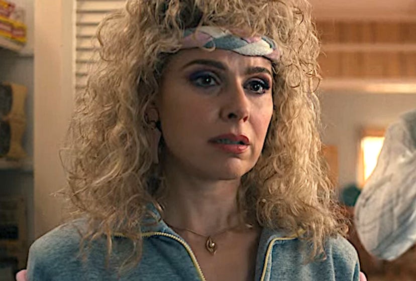 karen wheeler wearing a vagina necklace in season 4 of stranger things 