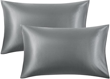 These silk pillowcases are home products that'll help you fall asleep faster. 