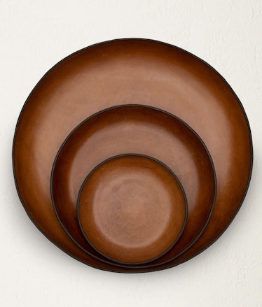 THE TRAY SET IN MOLDED LEATHER
