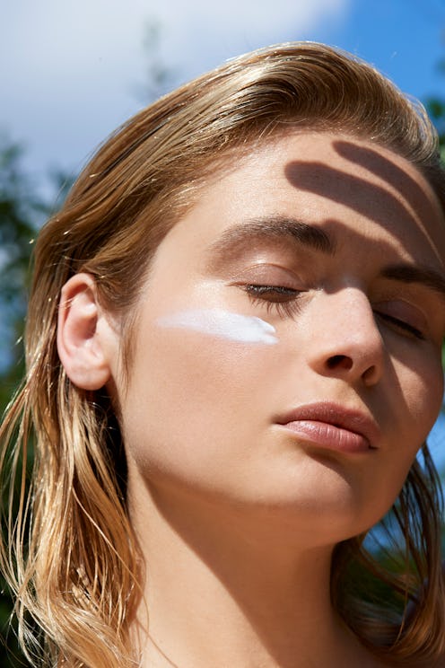 reef safe sunscreen model wearing spf