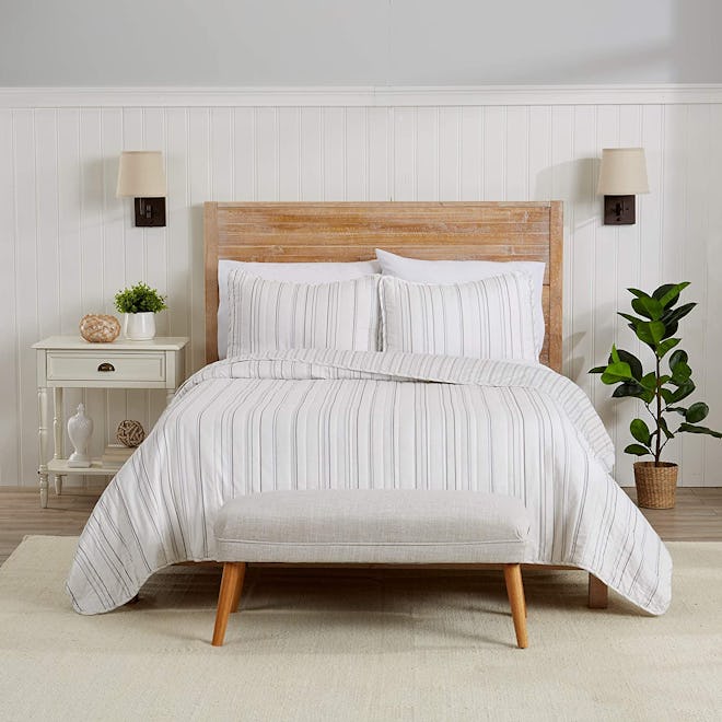 Best Neutral Lightweight Summer Quilt