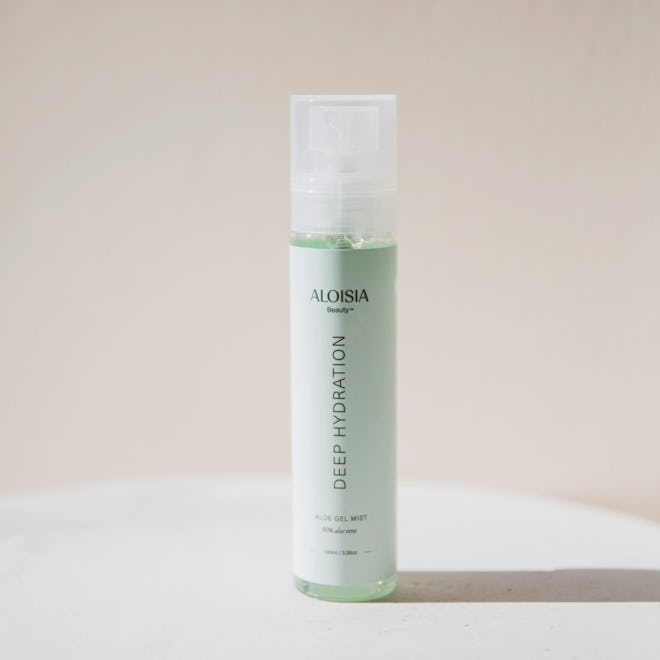 light, non-sticky mist for a cool, calm, dewy, even, revitalized and clarified complexion