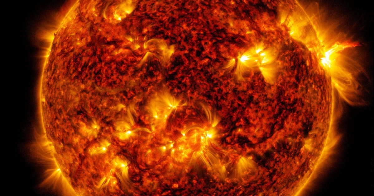 Potworna plama słoneczna podwoiła swoją wielkość – wskazuje dokładnie na Ziemię
