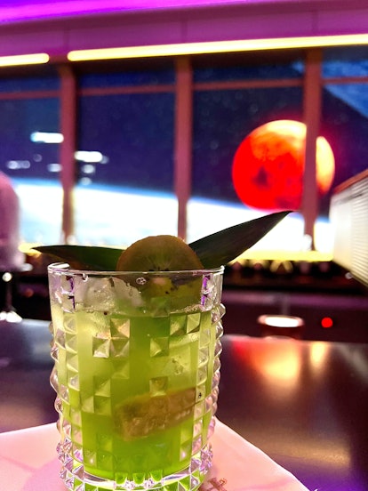 The Temple Twist/Baby Yoda/Grogu-inspired mocktail at Disney Wish's Star Wars: Hyperspace Lounge.