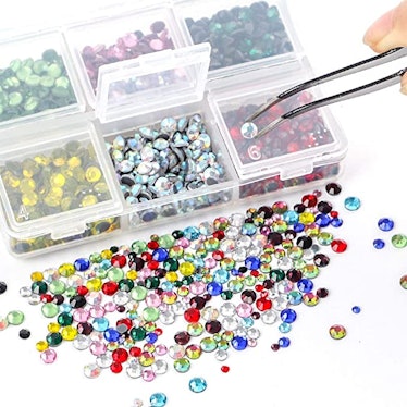 Face gems makeup is easy with OUTUXED Multicolor Rhinestones (5400 Pieces)