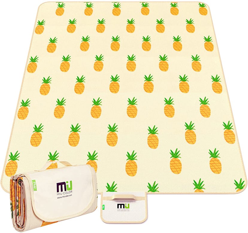 pineapple print outdoor foldable blanket from miu color