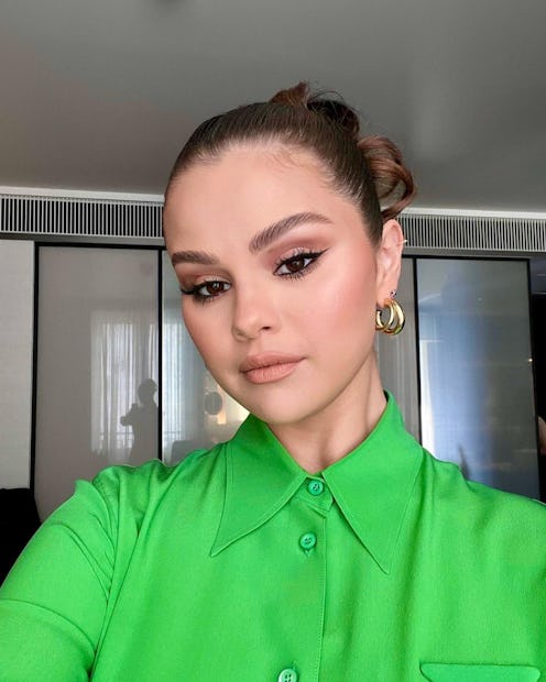 Selena gomez smoky eyeliner and bun