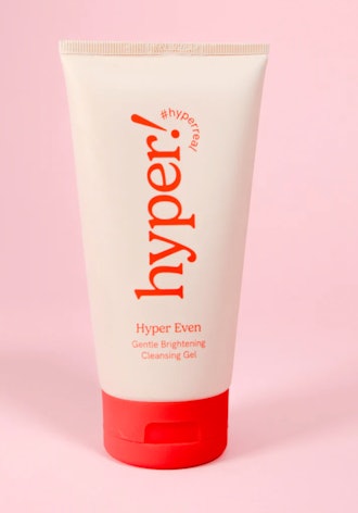 A moisturizing and brightening facial cleanser 