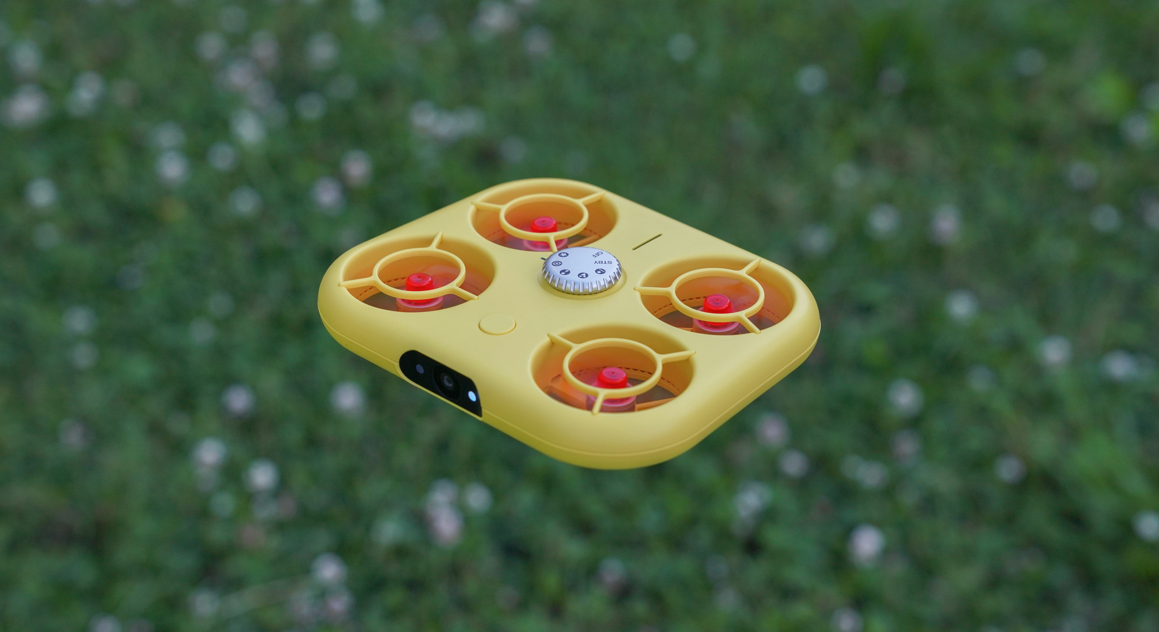 Snap Pixy Review: It gets everything right except for battery