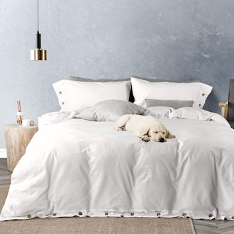 With rustic wood buttons, this cotton duvet cover is pre-washed for a lived-in feel.