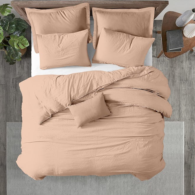 This cotton duvet cover for dog hair is lightweight and breathable.