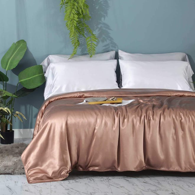 This luxurious duvet cover is made from 100% mulberry silk.