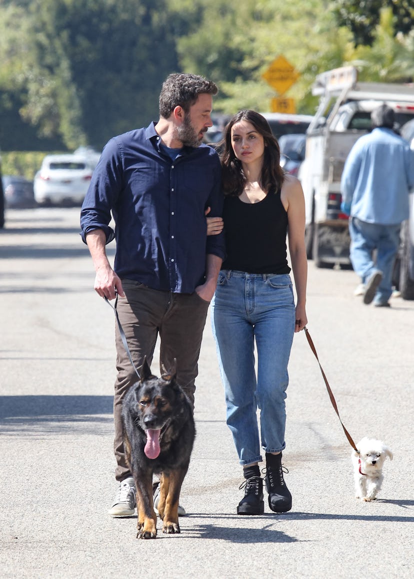 Ana de Armas and Ben Affleck walking a dog