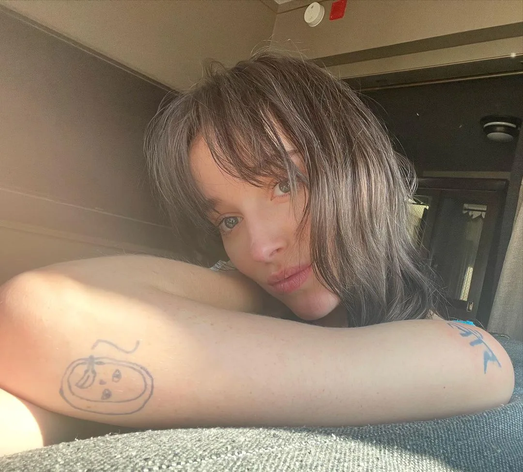 Phoebe Dynevor's Dark Hair Transformation Adds Edge To Her Look