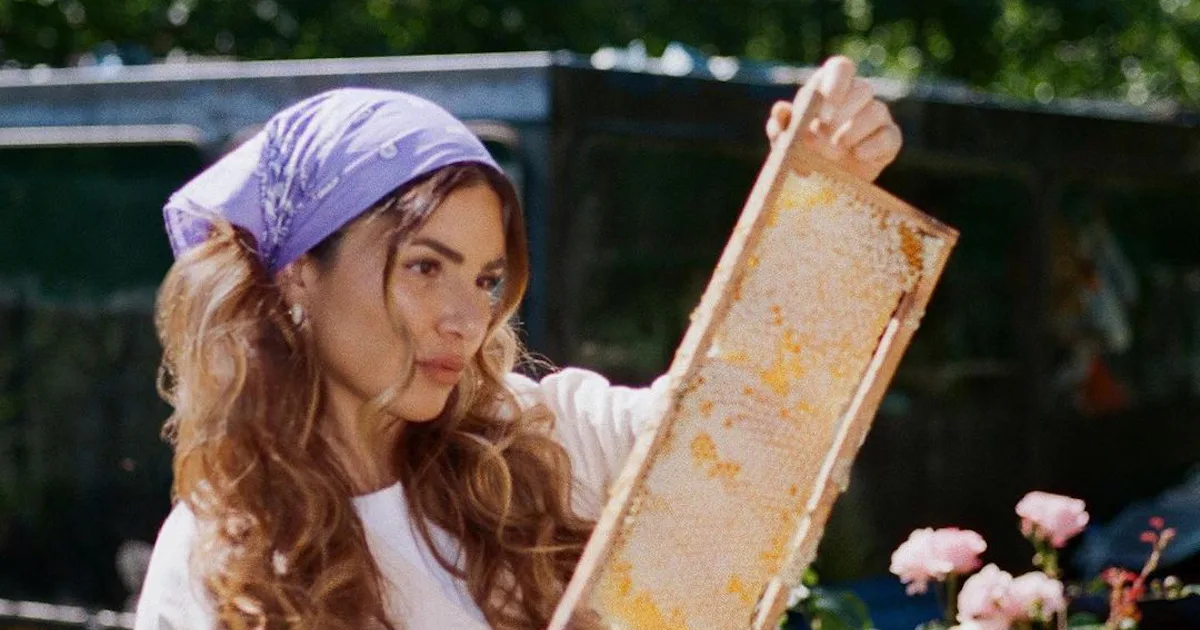 Gisou Founder Negin Mirsalehi Says Honey Is The Best Beauty Secret gisou-founder-negin-mirsalehi-says-honey-is-the-best-beauty-secret