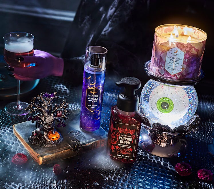 The Bath & Body Works Halloween 2022 collection includes new home decor and candles. 