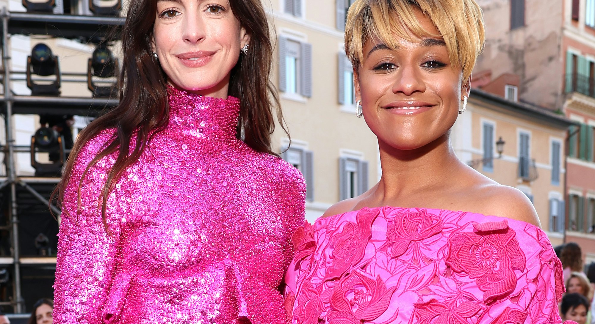  Anne Hathaway and Ariana DeBose at the Valentino 22/23 show in Italy