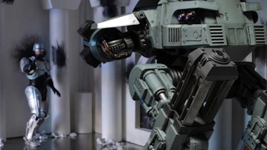 Peter Weller in the most subversive sci-fi movie Robocop 35 years ago, facing a robot