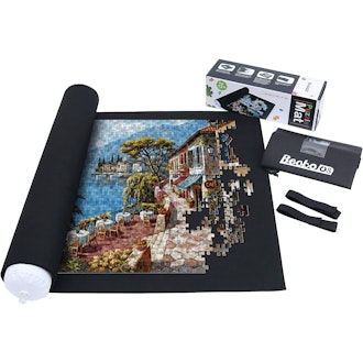 This roll-up puzzle mat comes with an inflatable tube.