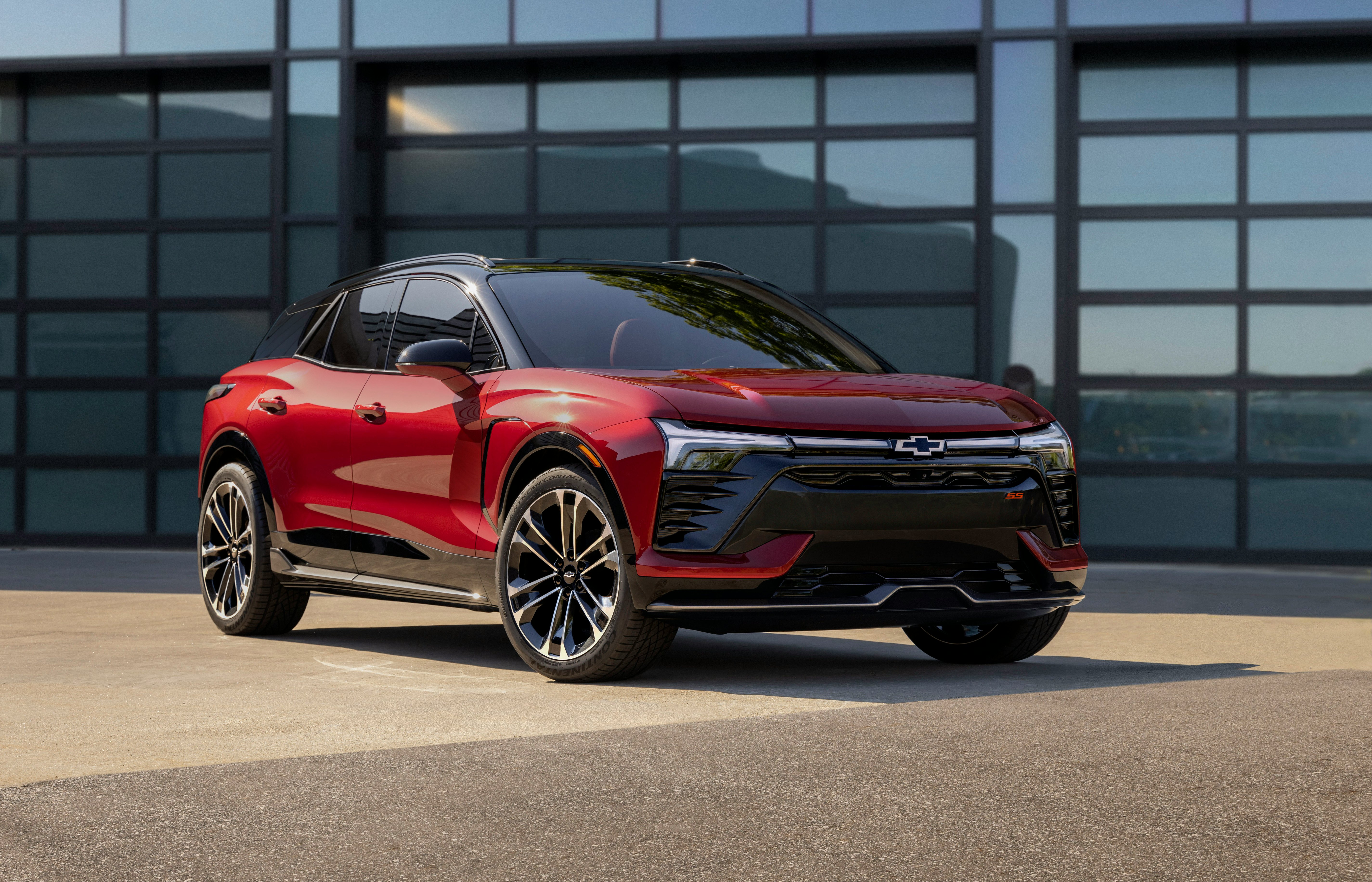 Chevy S Electric Blazer SUV Now Has An Official Price   626c6f85 28d3 4228 87cd 2b1b30cc9484 2024 Chevrolet Blazer Ev 035 