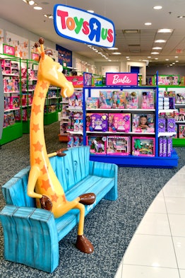 Toys ‘R’ Us Is Coming Back just in time for the holidays.