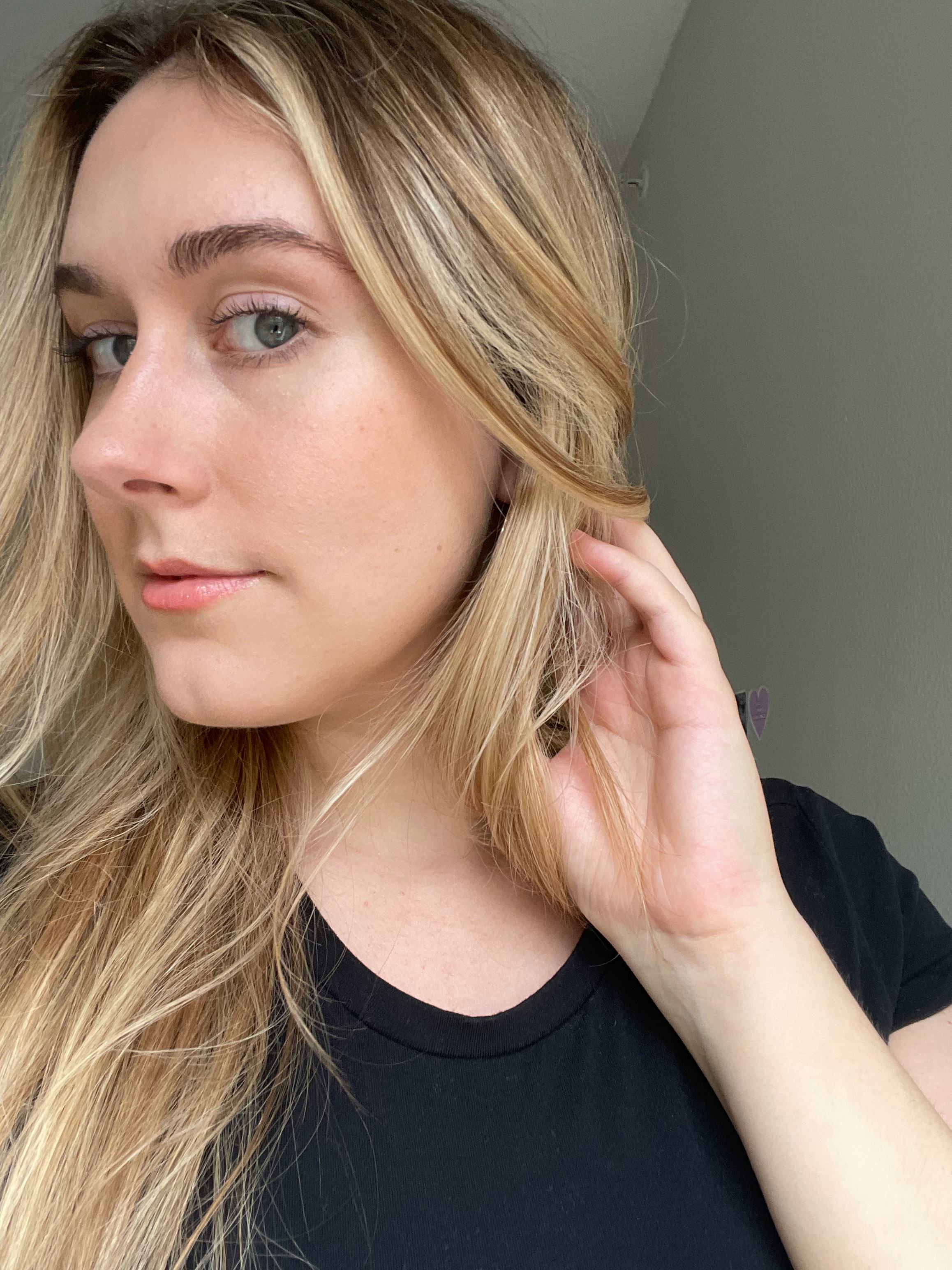 kaitlyn wearing retinol serum