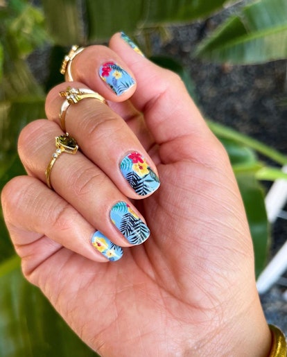 hawaiian flower nail design