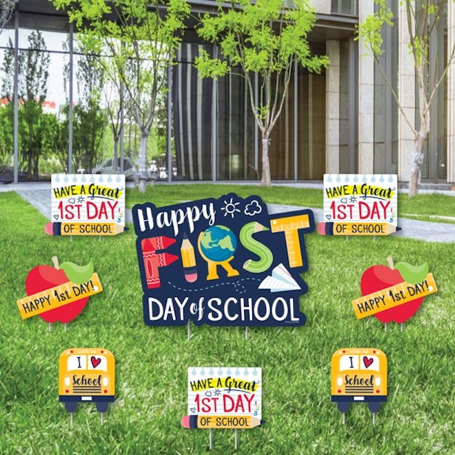 Don't forget about your front yard when planning your back to school decorations; these yard signs w...