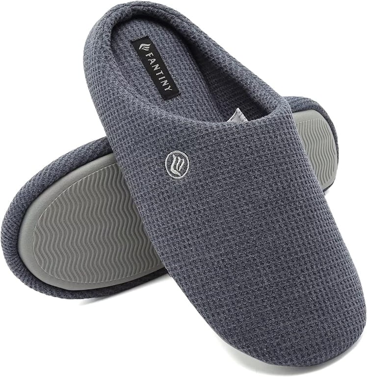 these men's slippers for sweaty feet are made with memory foam and breathable cotton.