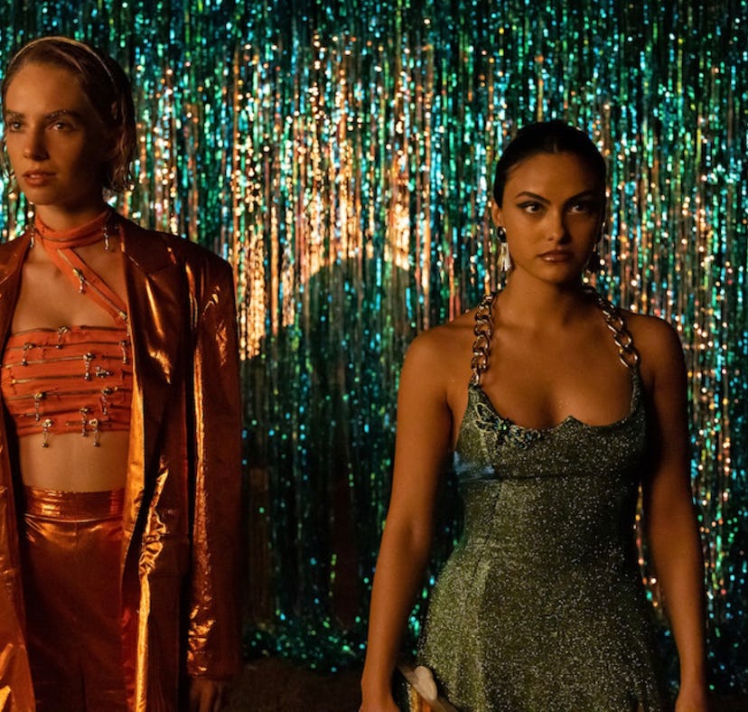 Maya Hawke and Camila Mendes in Netflix's 'Do Revenge'