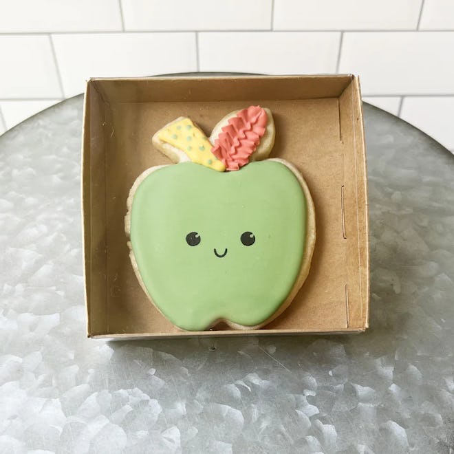 apple shaped back to school cookie