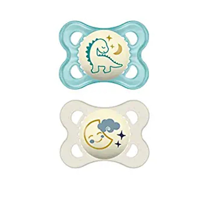 Not having enough pacifiers or losing them in baby's crib is a common bedtime mistake.