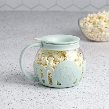 Ecolution microwave popcorn popper, one of the best housewarming gifts under $20 on Amazon