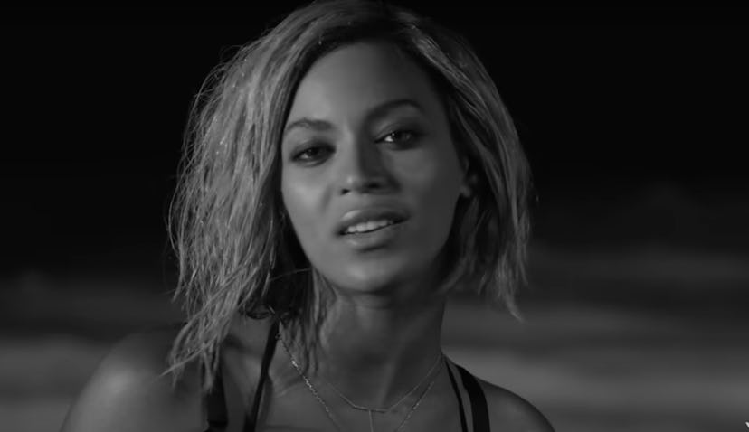 Beyoncé sports a messy shaggy bob in the "Drunk In Love" music video.