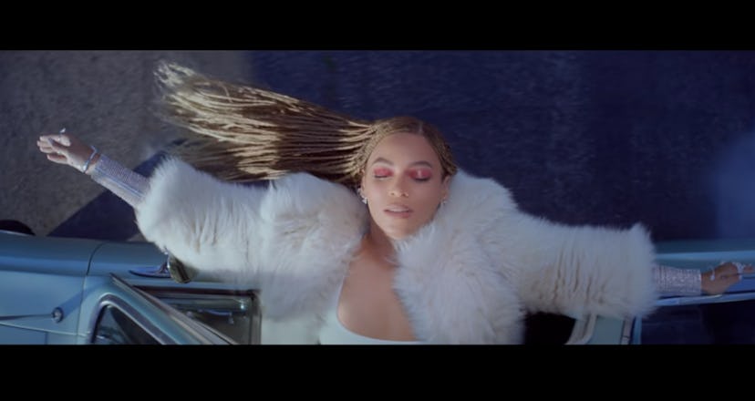 Beyoncé wears blonde braids in “Formation” music video.