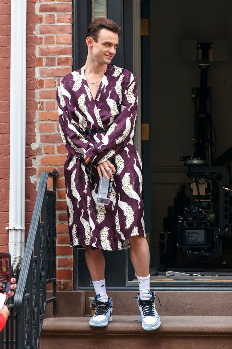 Thomas Doherty on Gossip Girl season 2 set in front of his house in a silk Nipoaloha robe and a pair...