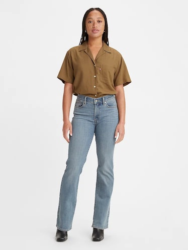 Classic, bootcut jeans in a lightwash from Levi's.