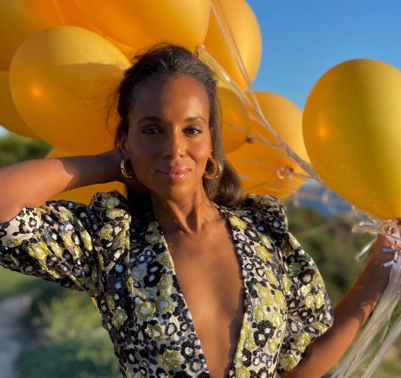 Kerry Washington outdoor summer holding balloons