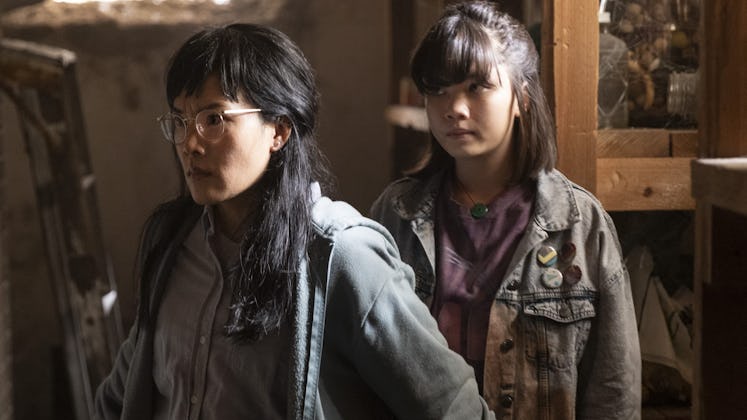 Ali Wong meets her younger time-traveling self in Paper Girls.