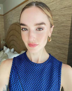 Beauty editor Hannah Baxter lipstick selfie slicked bun