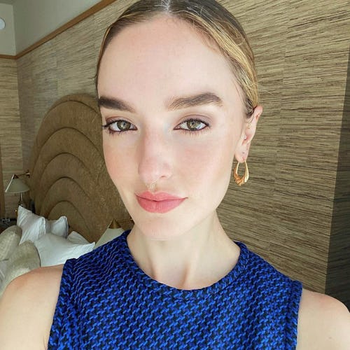 Beauty editor Hannah Baxter lipstick selfie slicked bun