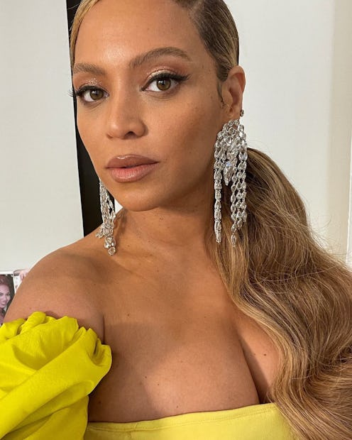 Beyonce glitter eyeshadow selfie