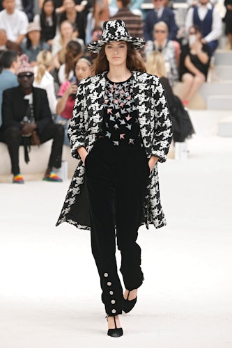 Chanel Couture Fall 2022 Review: Loosening Up and Branching Out