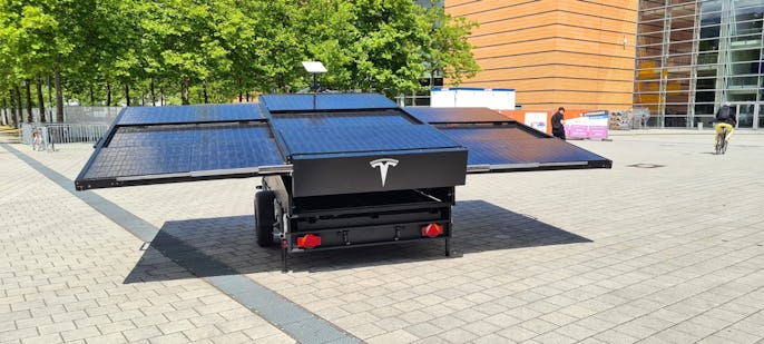 A look at the solar range extender trailer, which was spotted at IdeenExpo.